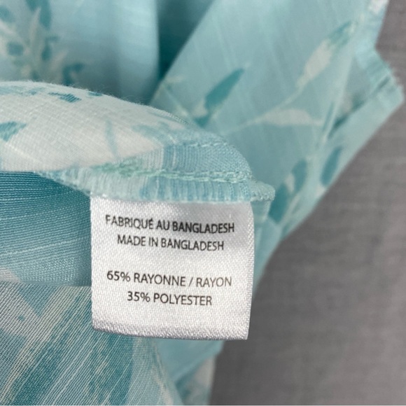 Como Blu Sleeveless V Neck Floral Top Light Blue Sz 2X - Picture 5 of 6